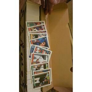 1992 Topps baseball. 800 count box. Random. Commons, Rookies, stars.